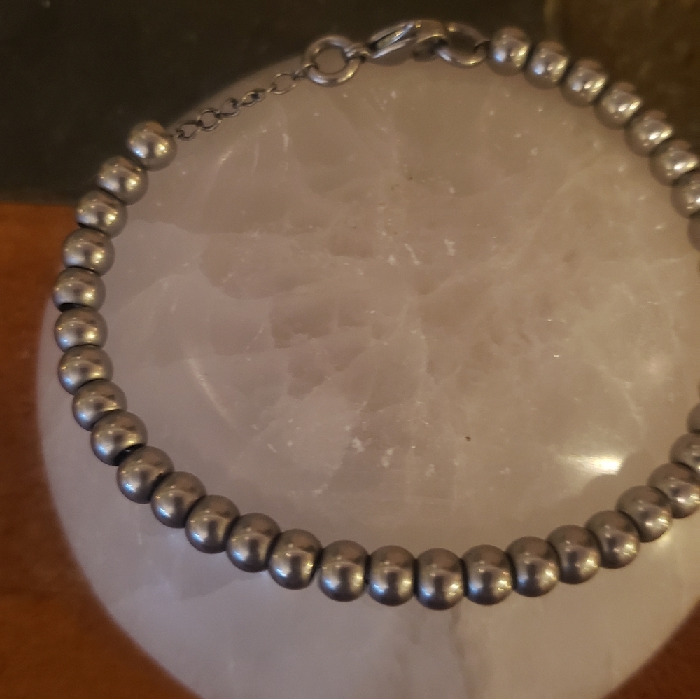 ⭐STARS MEAN 2 FOR $15⭐Pretty Stainless steel bead bracelet